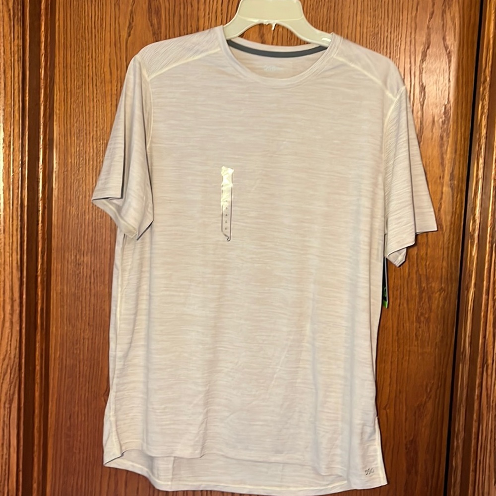 Men’s DSG athletic crew T shirt, NWT, dry wave fabric, cream color, size large